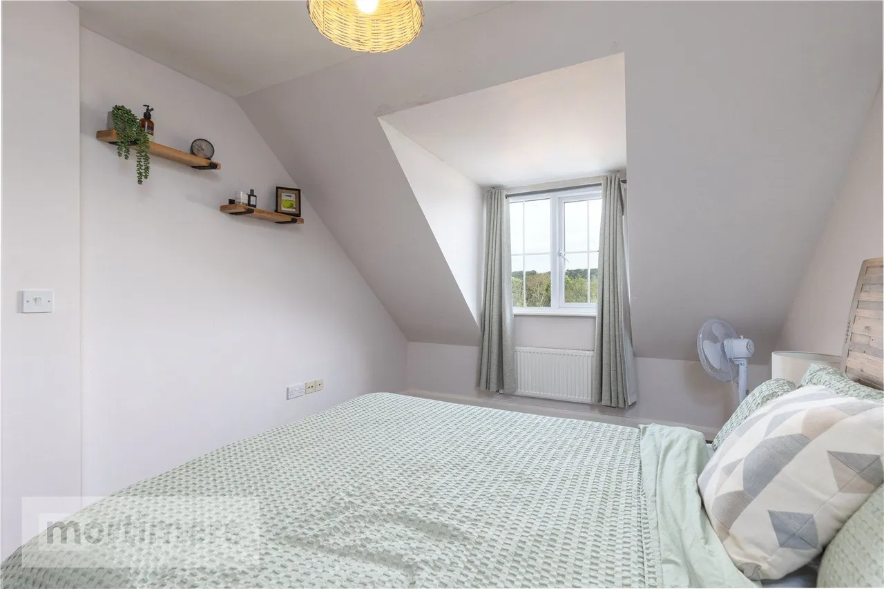 Gladstone Close, Blackburn, BB2, photo 10