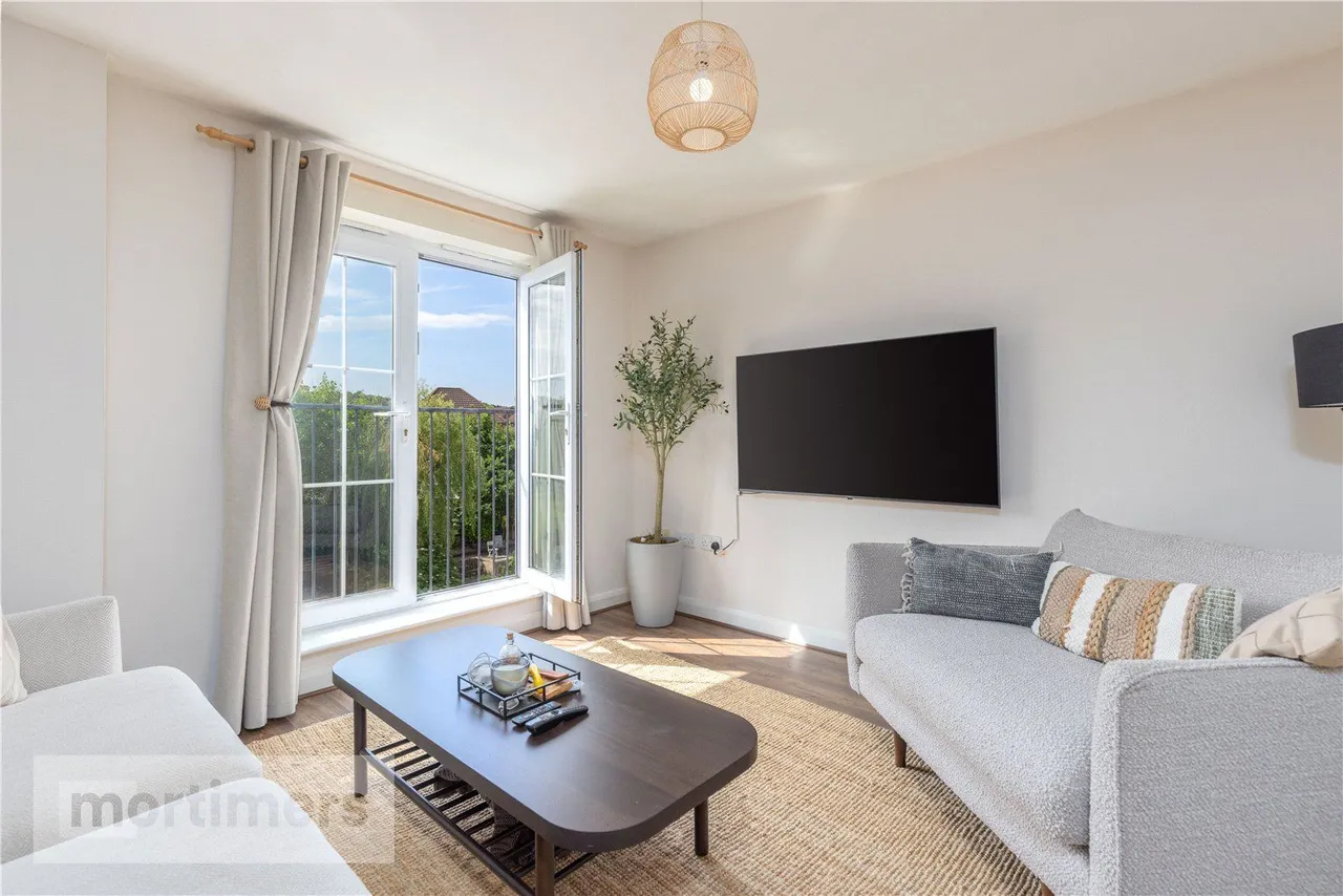 Gladstone Close, Blackburn, BB2, photo 2