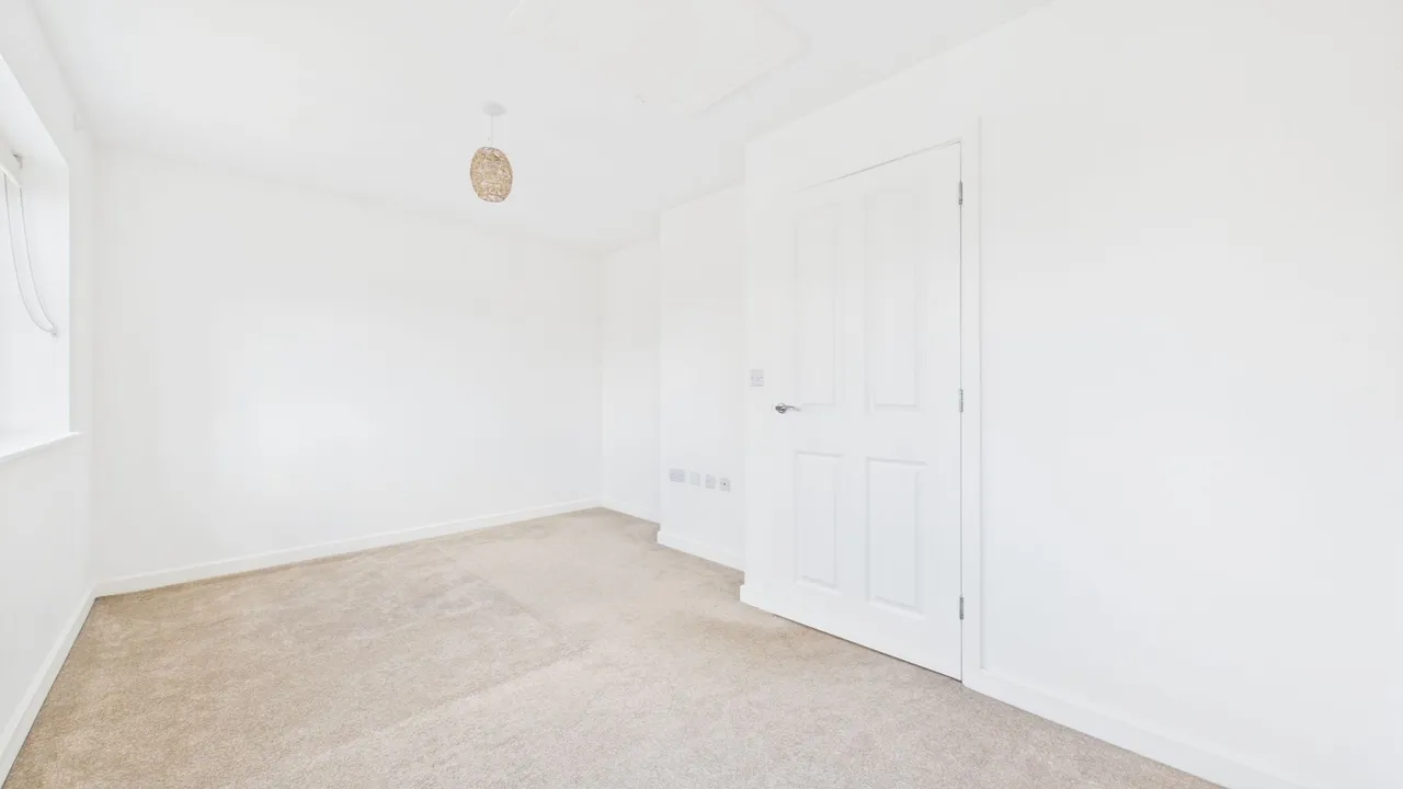 York Road, Bourne, PE10, photo 17