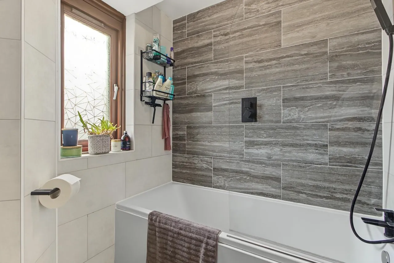 Westcroft Close, London, NW2, photo 11