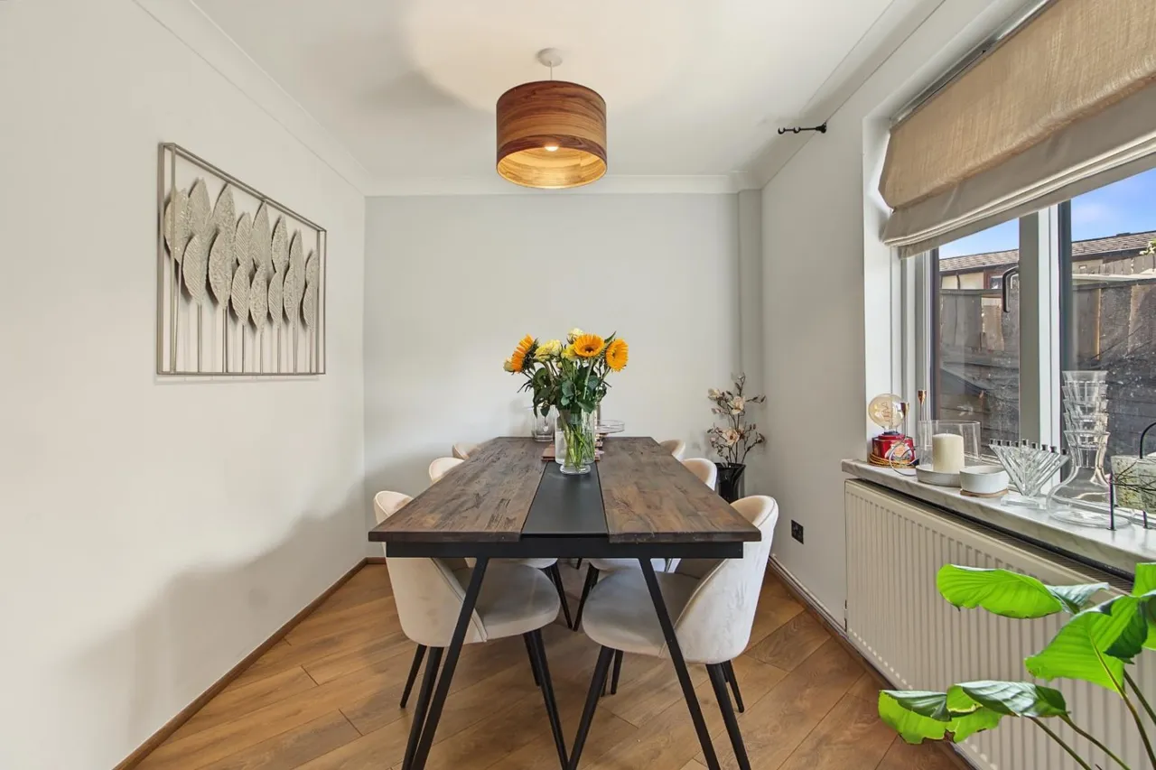 Westcroft Close, London, NW2, photo 2