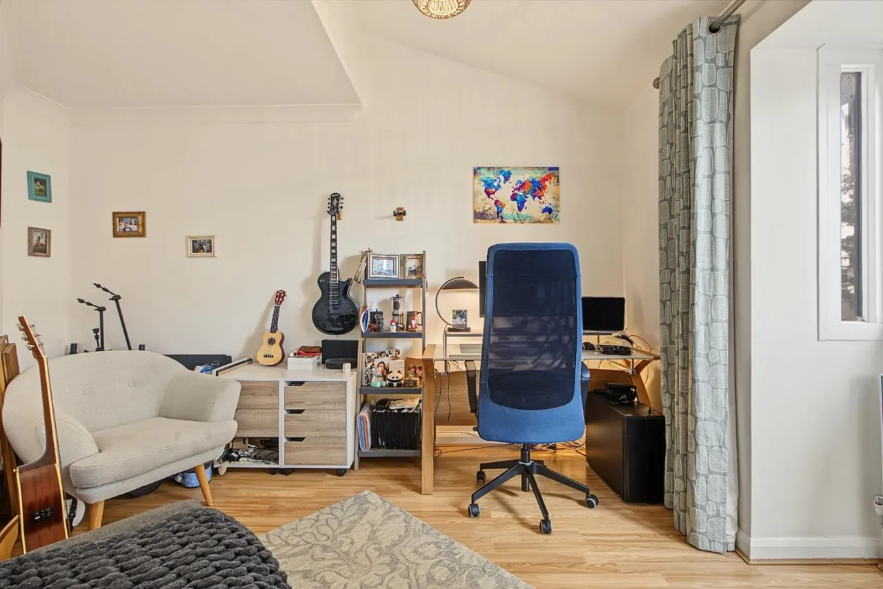 Westcroft Close, London, NW2, photo 12