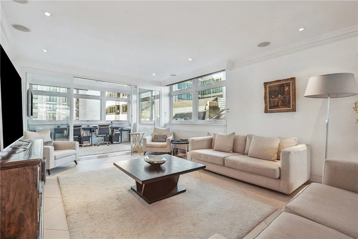3 bed flat for sale, Brick Street, W1J