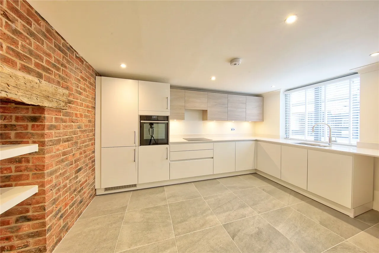 High Street, Hampton Wick, Kingston, KT1 4DB, photo 3