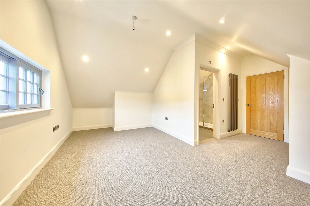 High Street, Hampton Wick, Kingston, KT1 4DB, photo 7