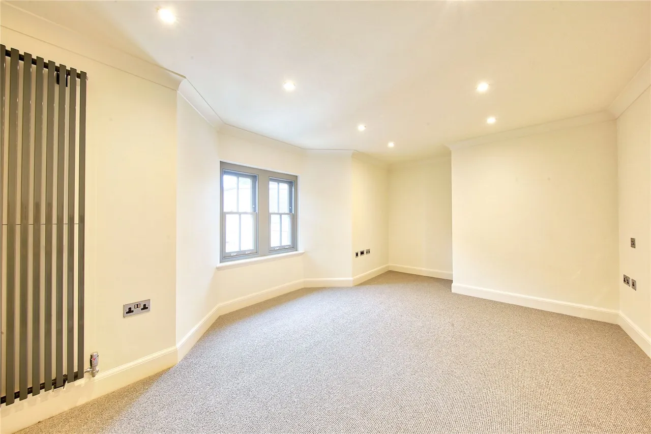 High Street, Hampton Wick, Kingston, KT1 4DB, photo 6