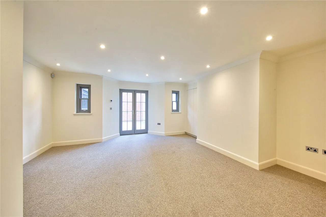 High Street, Hampton Wick, Kingston, KT1 4DB, photo 4
