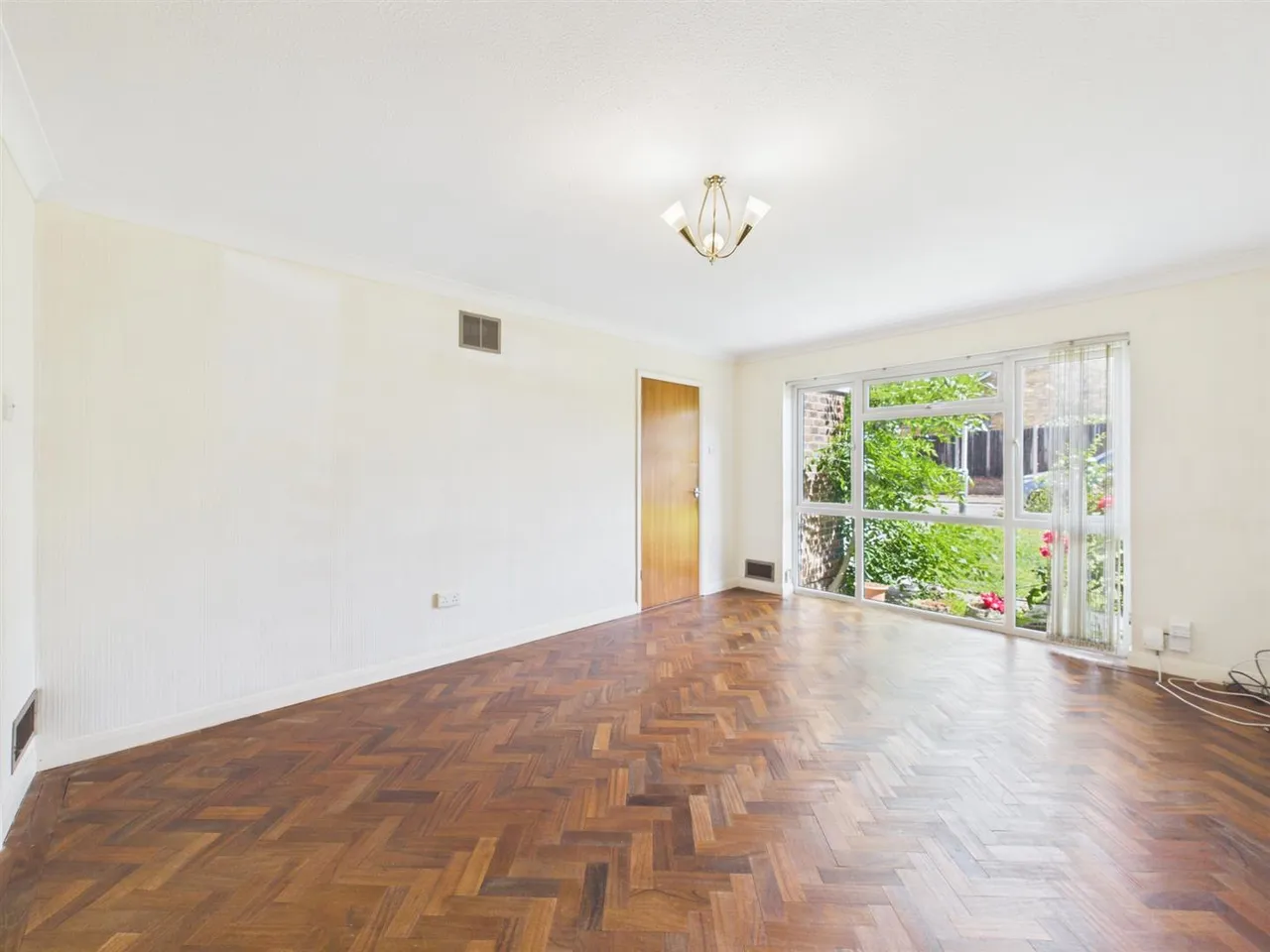 Seaford Close, Ruislip, Middlesex, HA4 7HN, photo 2