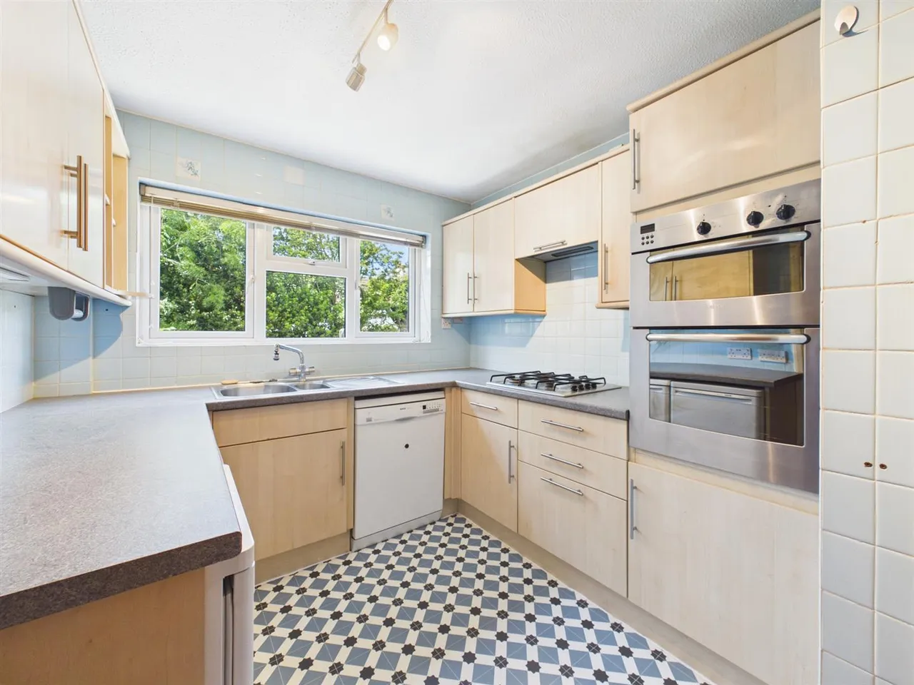 Seaford Close, Ruislip, Middlesex, HA4 7HN, photo 9