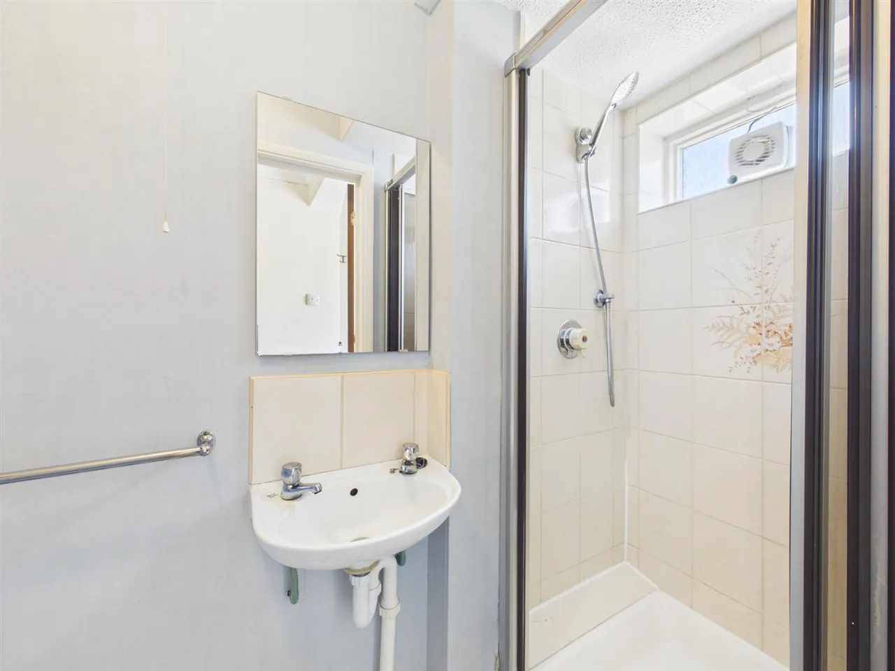 Seaford Close, Ruislip, Middlesex, HA4 7HN, photo 10