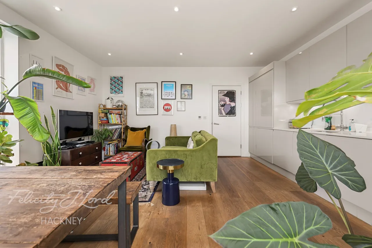 2 bed flat for sale, Rosina Street, London, E9