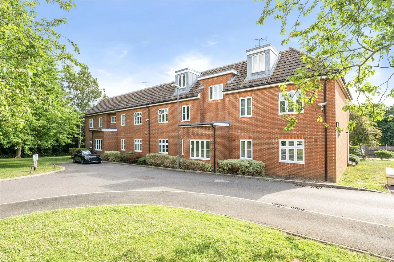 2 bed flat for sale — Paterson Lodge, 8 Turner Avenue, Westerham, TN16