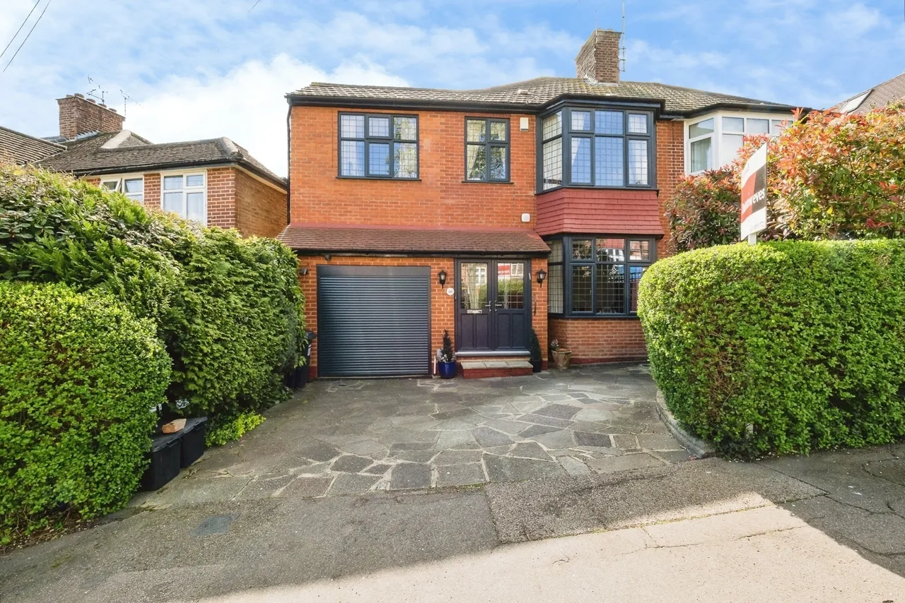 4 bed house for sale — Abbotsford Gardens, Woodford Green, Essex, IG8