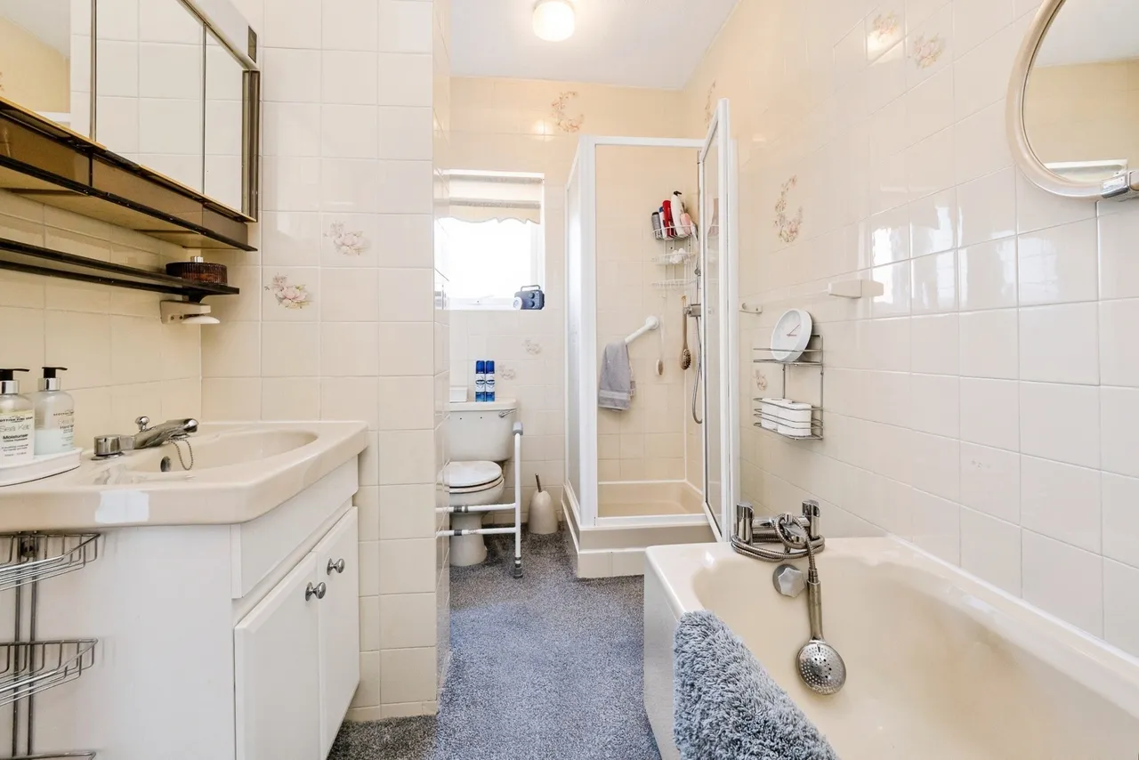 Abbotsford Gardens, Woodford Green, Essex, IG8, photo 12