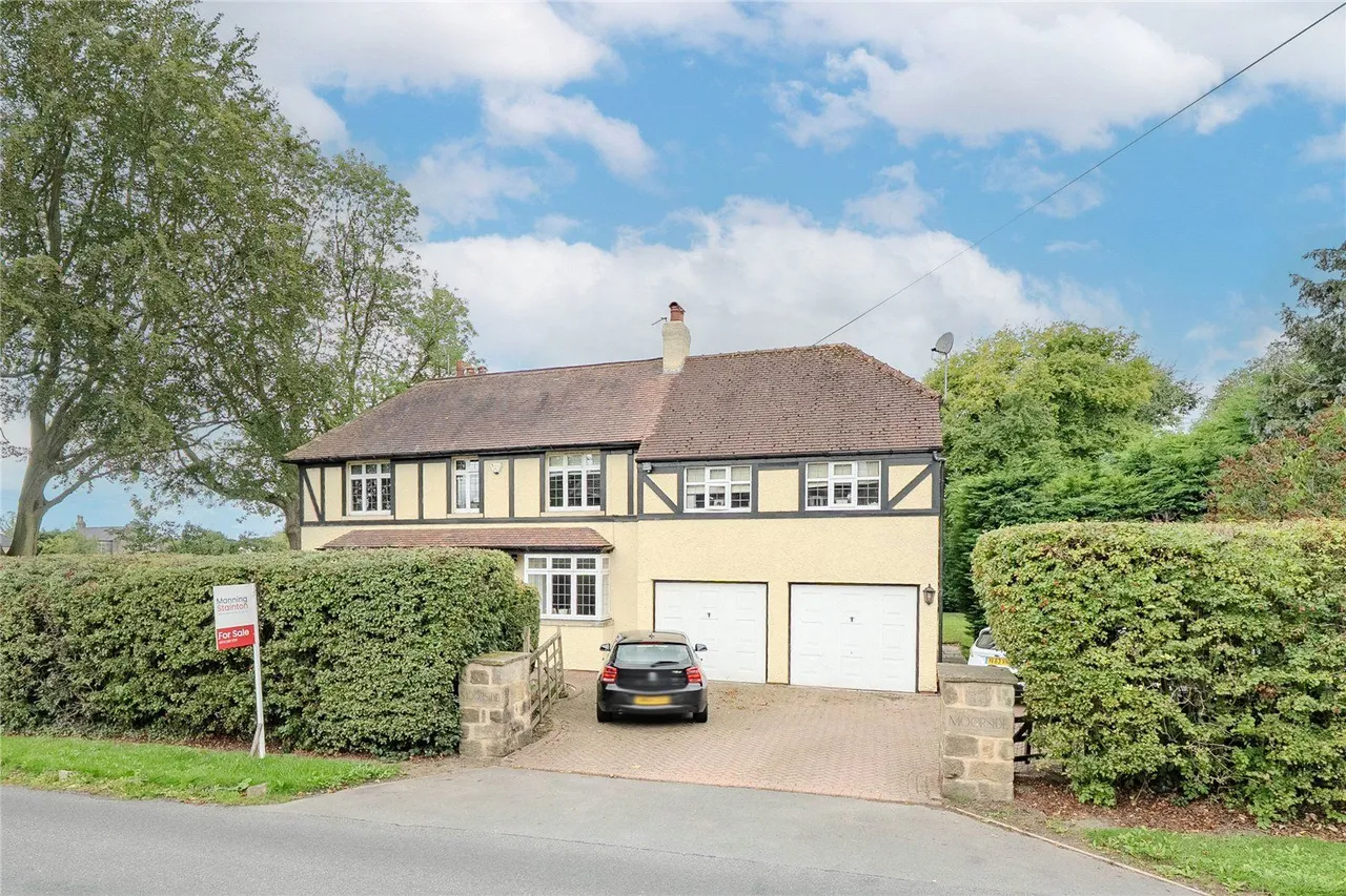 6 bed house for sale, Moor Road, Bramhope, LS16