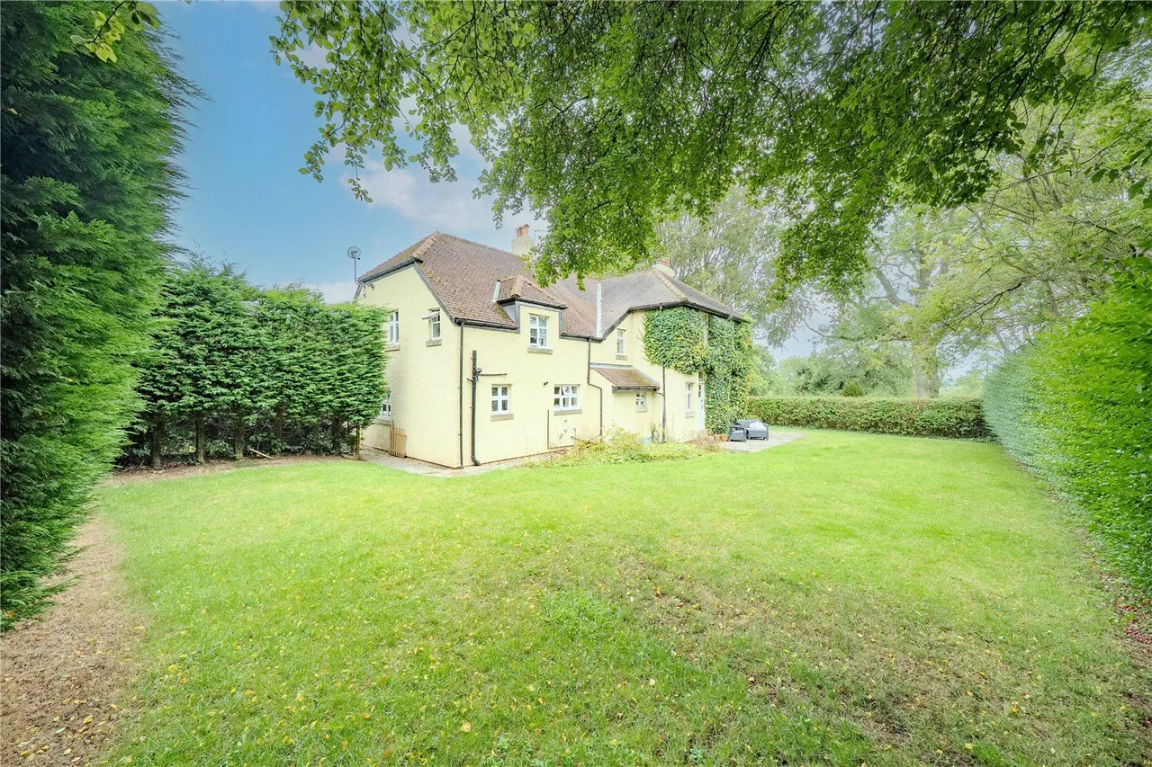 Moor Road, Bramhope, LS16, photo 10