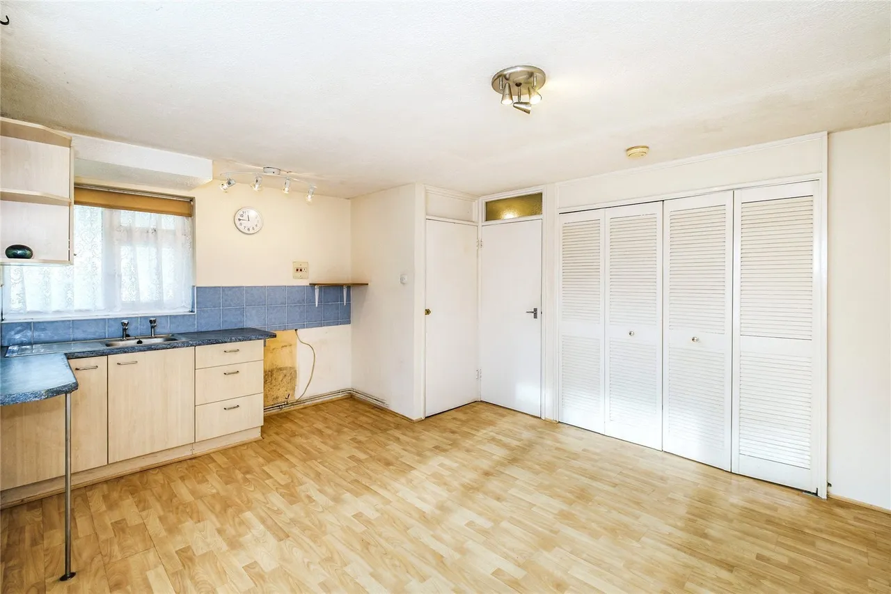 Chesswood Road, Worthing, BN11, photo 3