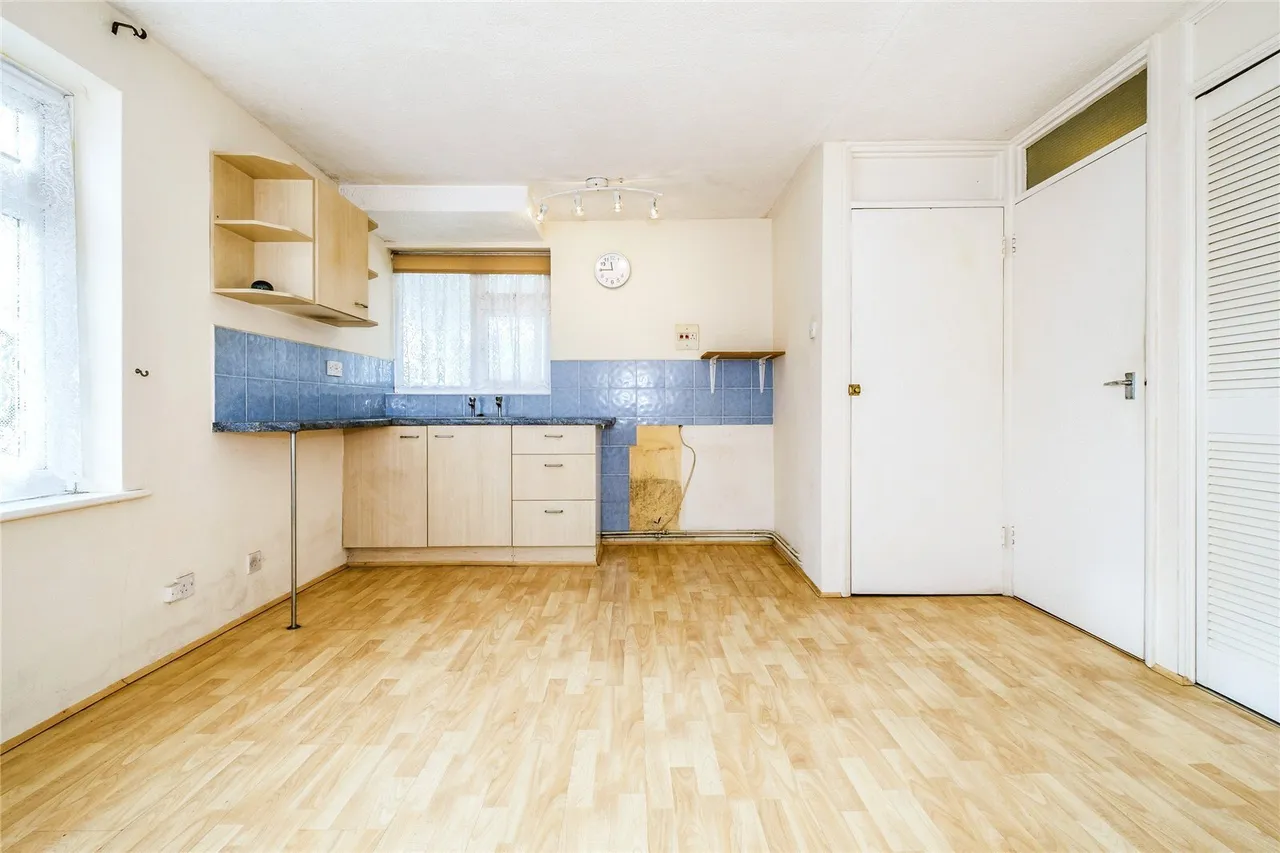 Chesswood Road, Worthing, BN11, photo 2