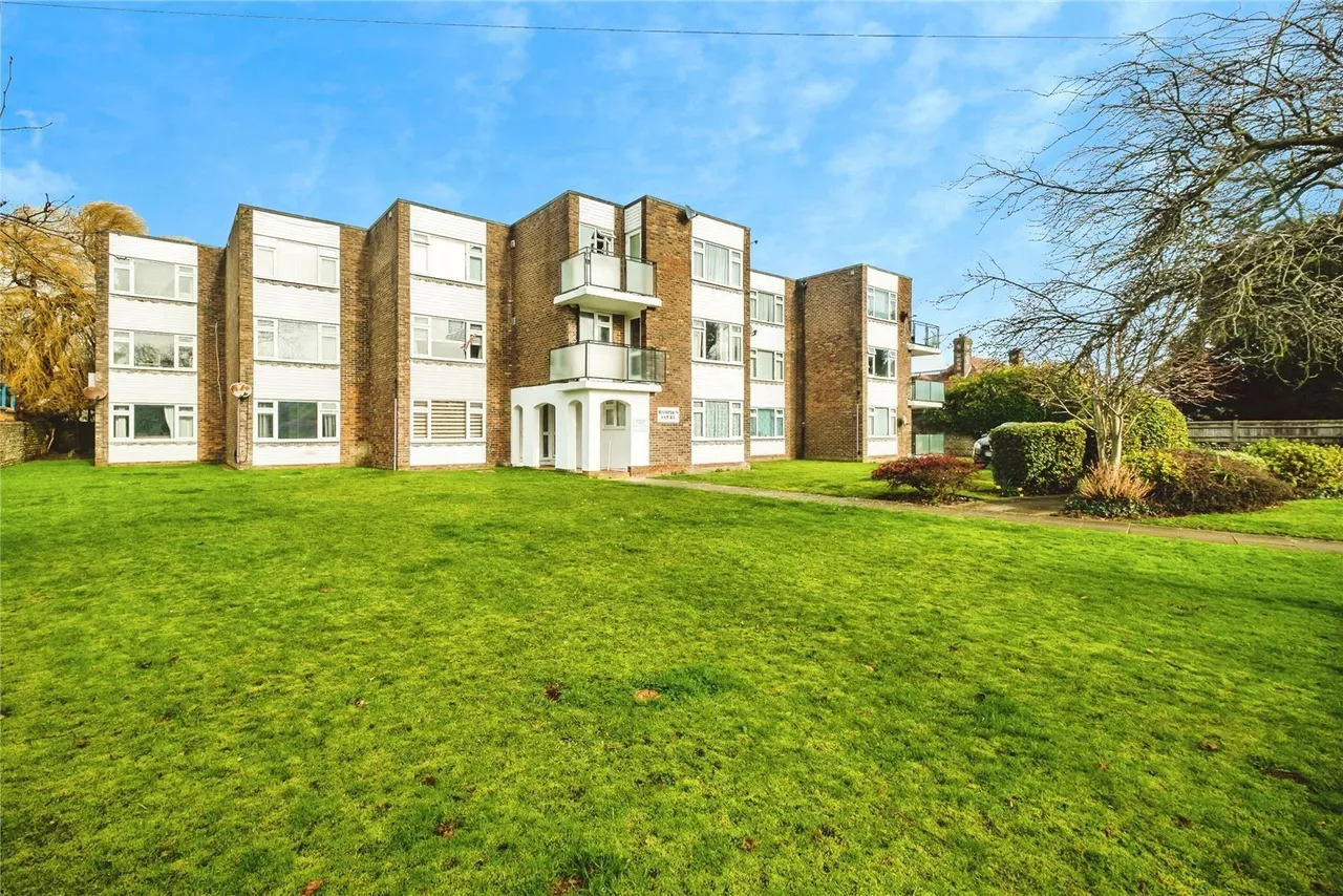 1 bed flat for sale, Chesswood Road, Worthing, BN11