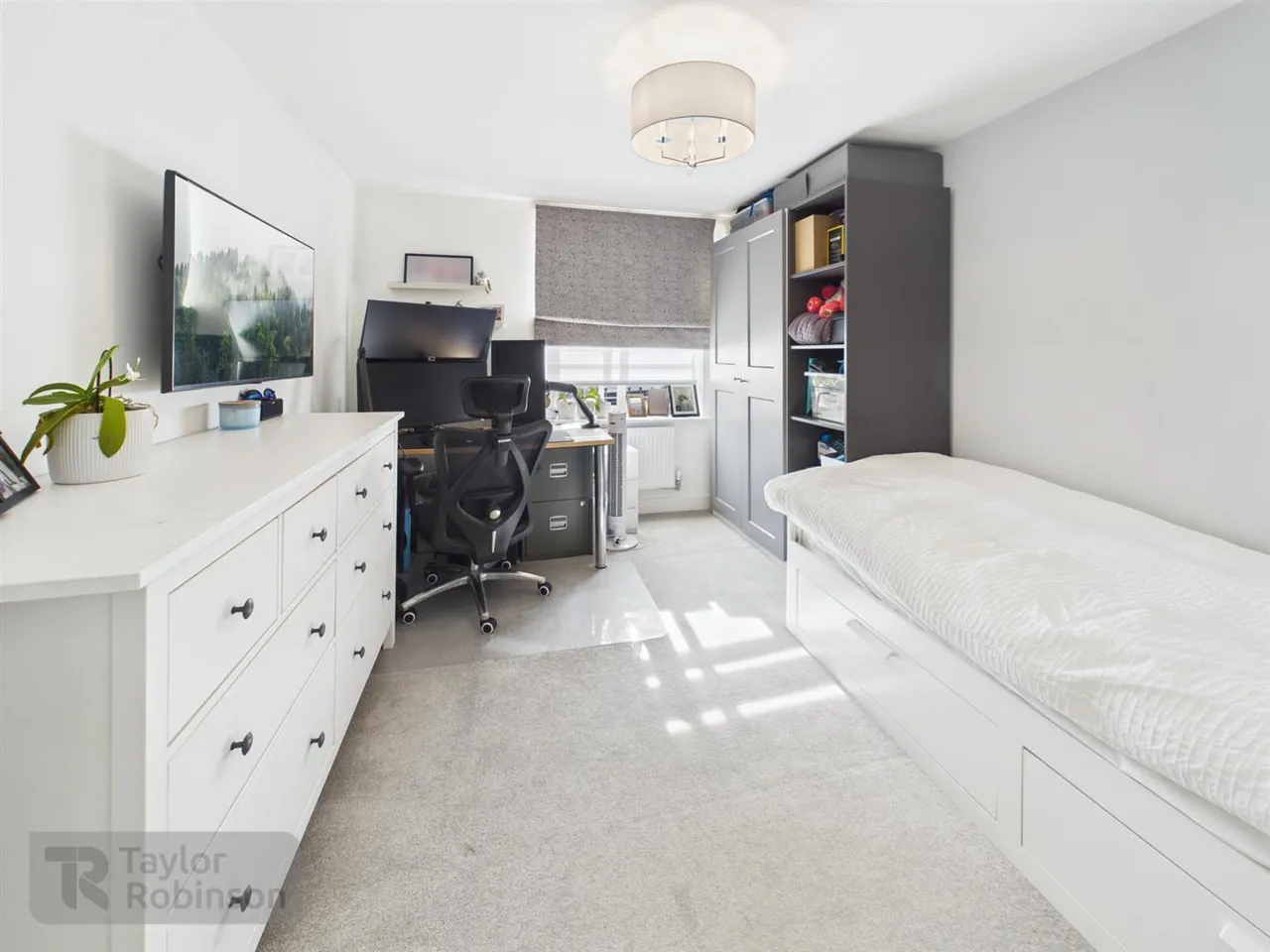 Oriel Close, Forge Wood, RH10, photo 7