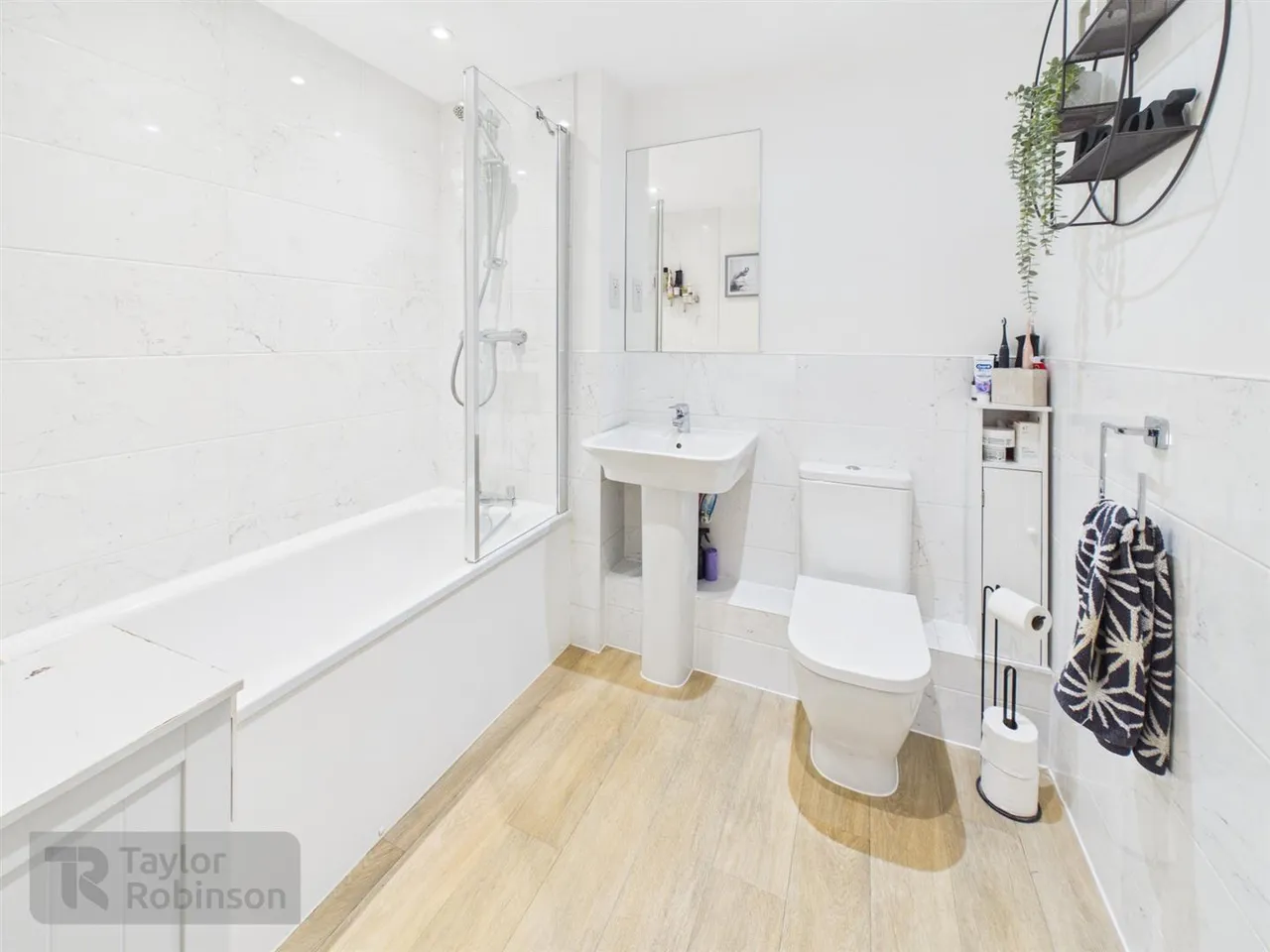 Oriel Close, Forge Wood, RH10, photo 8