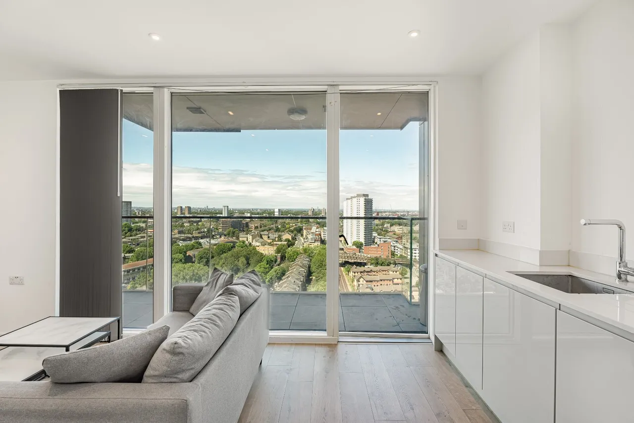 2 bed flat for sale, Corsican Square, London, E3