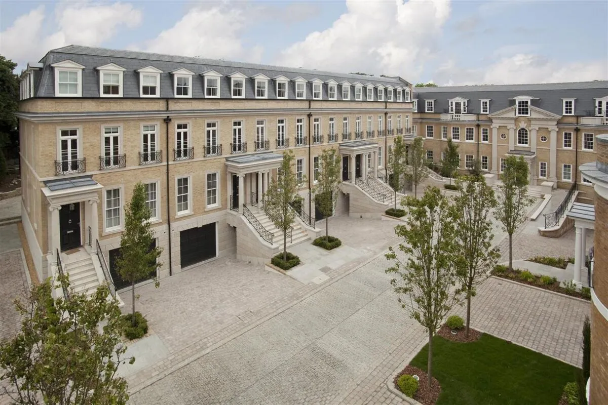 Princess Square, Esher, KT10, photo 2