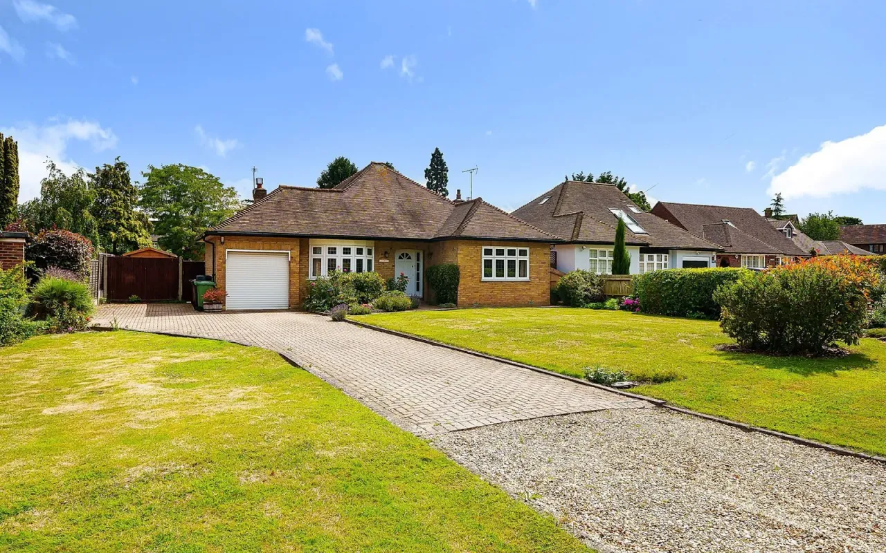 2 bed house for sale — Royal Avenue, Worcester Park, KT4