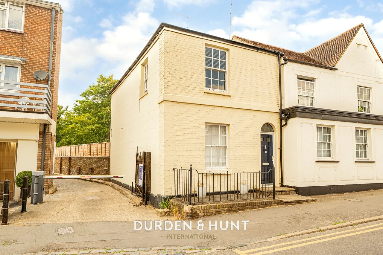 2 bed house for sale, High Street, Ongar, CM5