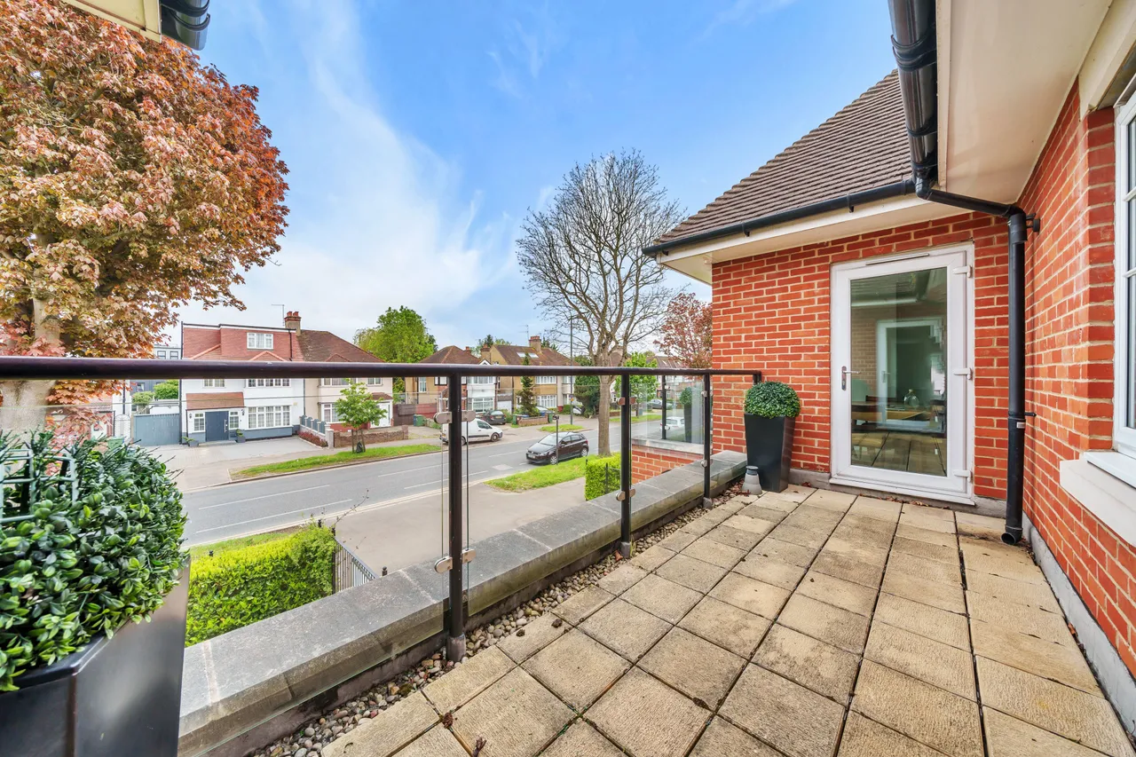 6 Marylake Court, 293 Whitchurch Lane, Edgware, photo 4