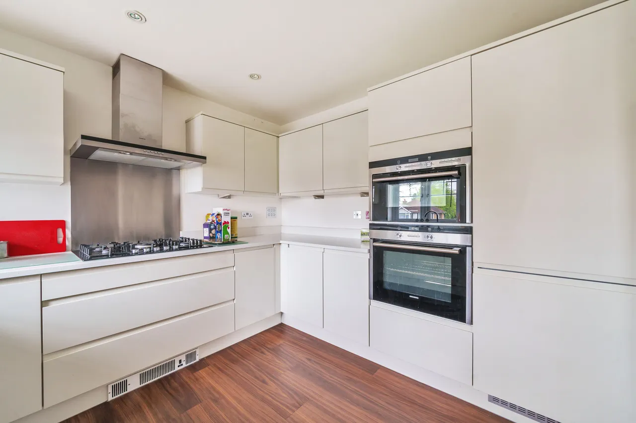 6 Marylake Court, 293 Whitchurch Lane, Edgware, photo 3
