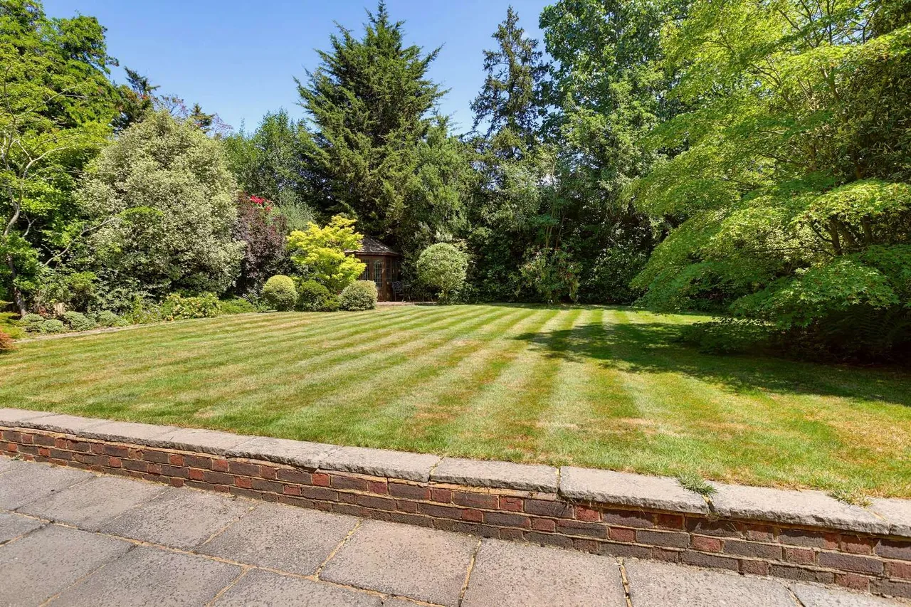 Wykeham Road, London, NW4, photo 17