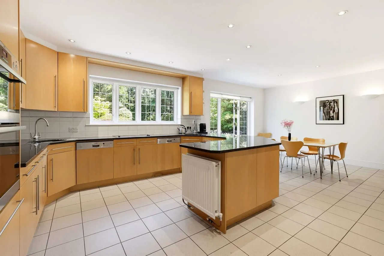 Wykeham Road, London, NW4, photo 13