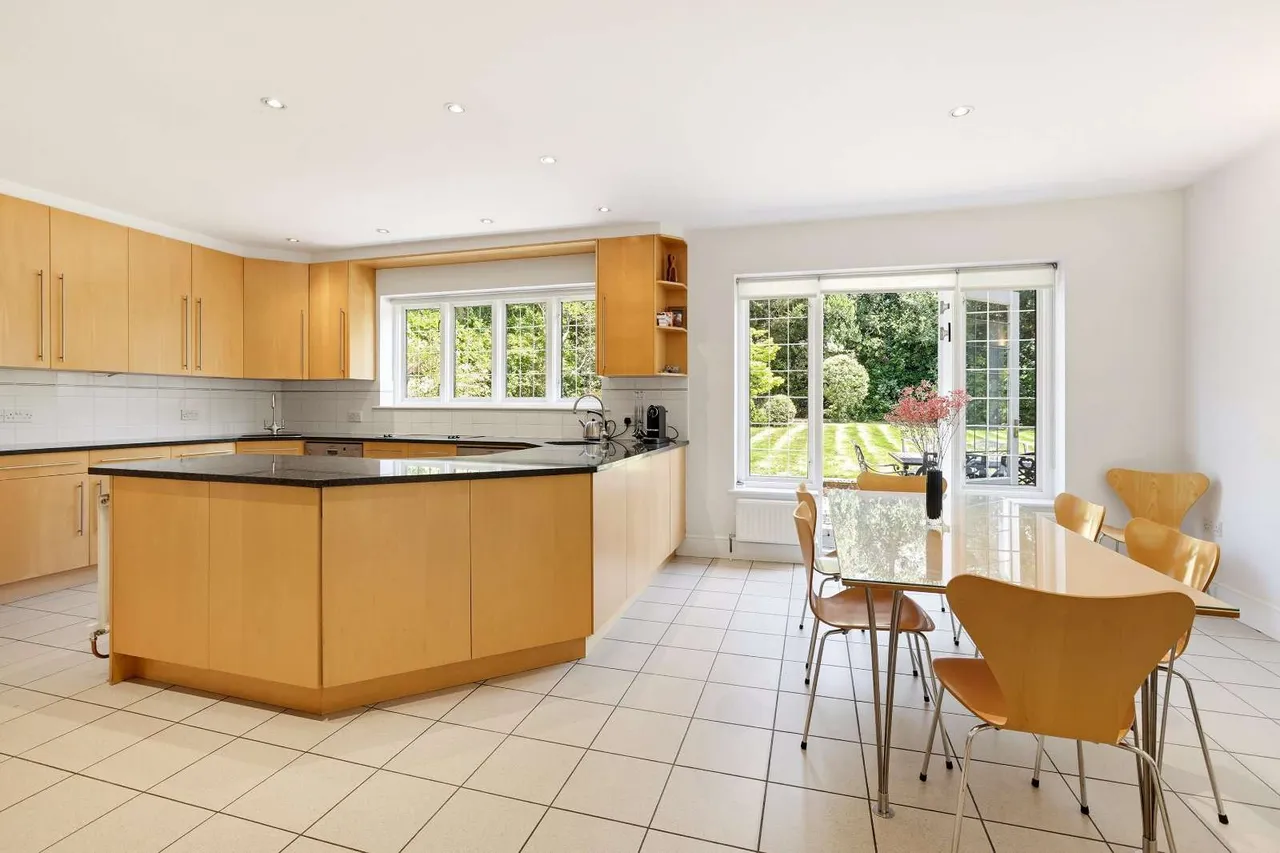 Wykeham Road, London, NW4, photo 14