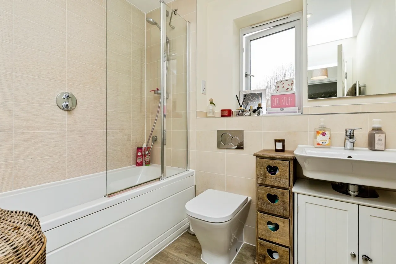 Bricklayer Lane, Faygate, RH12, photo 12
