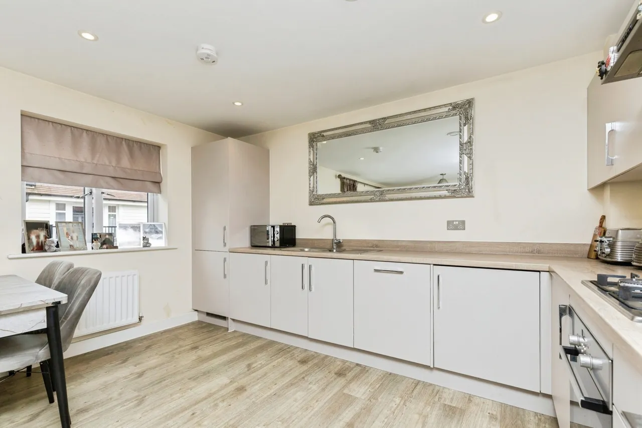 Bricklayer Lane, Faygate, RH12, photo 10