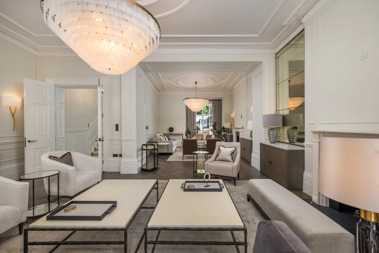 Wilton Crescent, Knightsbridge, London, photo 2