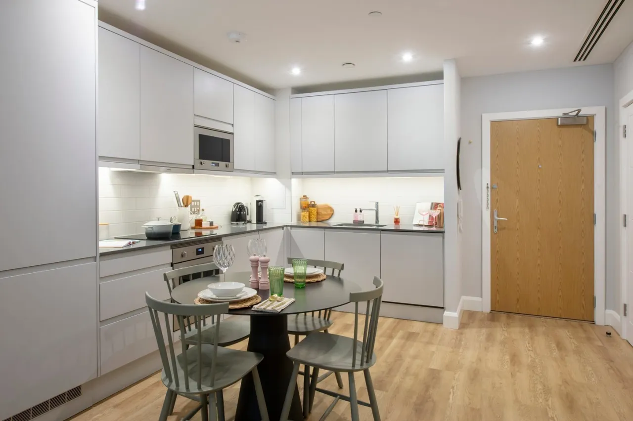Moat Street, London, SW11, photo 5