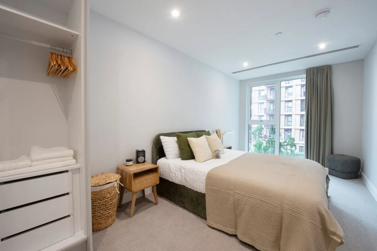 Moat Street, London, SW11, photo 6