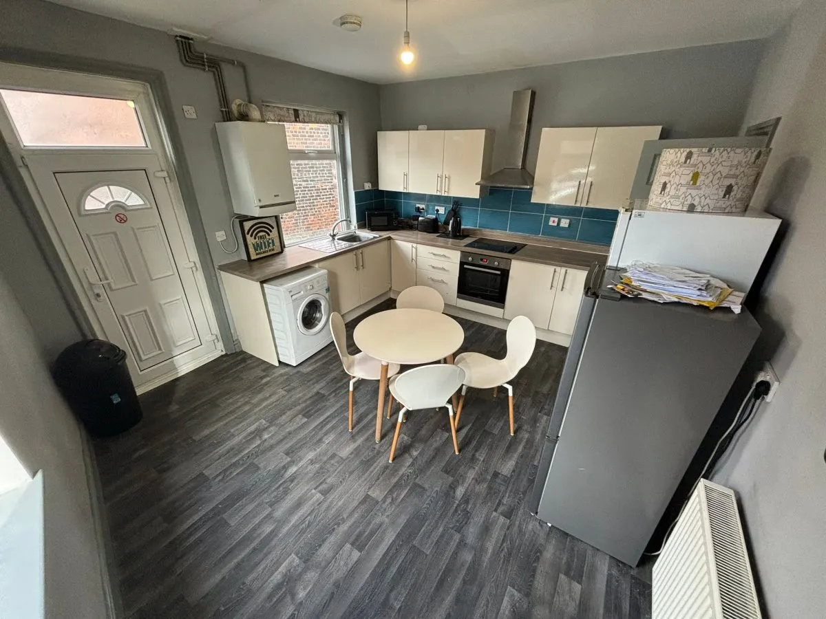 Doncaster Road, Barnsley, photo 5