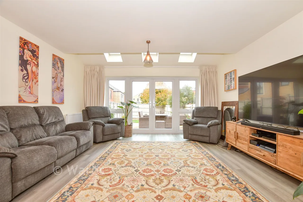 Ruton Square, Kings Hill, ME19, photo 4