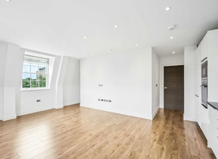 Kew Bridge Road, Brentford, TW8, photo 2