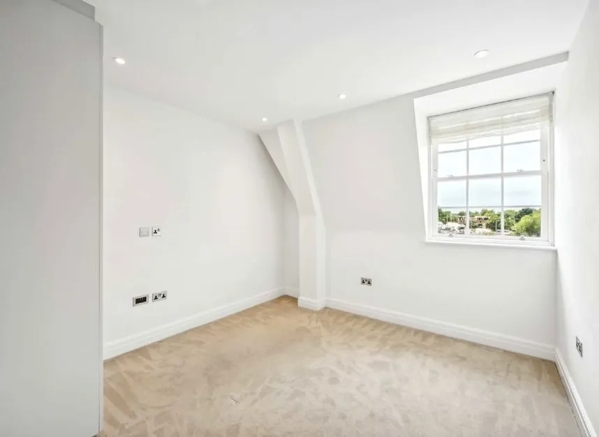 Kew Bridge Road, Brentford, TW8, photo 4