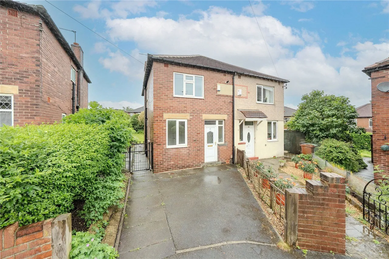 2 bed house for sale, Clifton Drive, Pudsey, LS28