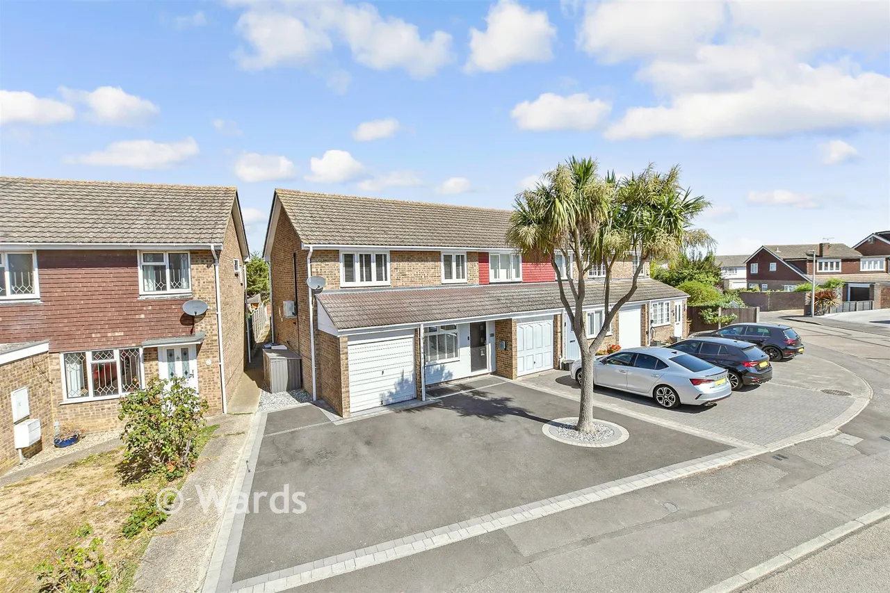 3 bed house for sale, Battlesmere Road, Cliffe Woods, ME3