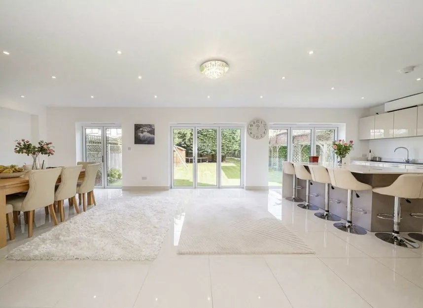 The Avenue, Sunbury-on-thames, TW16, photo 2