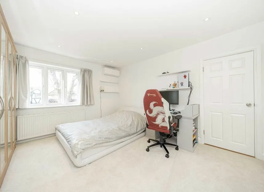 The Avenue, Sunbury-on-thames, TW16, photo 8