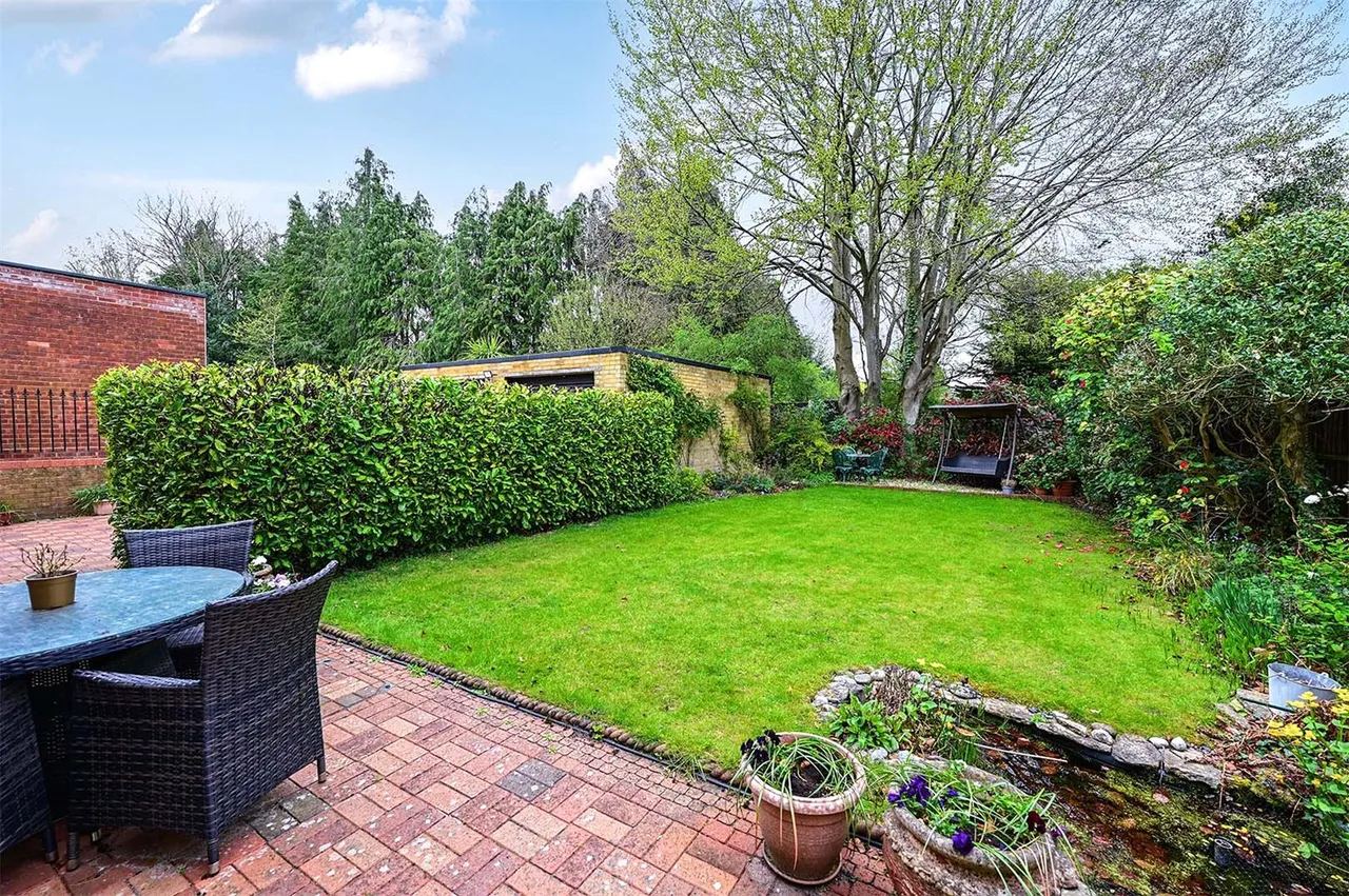 Nightingale Road, Ash, Guildford, Surrey, GU12 6DD, photo 11