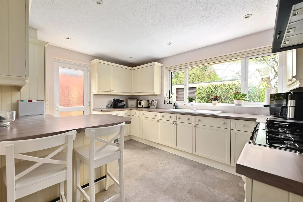 Nightingale Road, Ash, Guildford, Surrey, GU12 6DD, photo 3