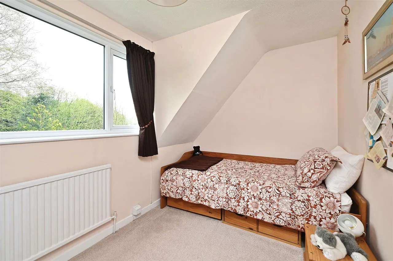 Nightingale Road, Ash, Guildford, Surrey, GU12 6DD, photo 16
